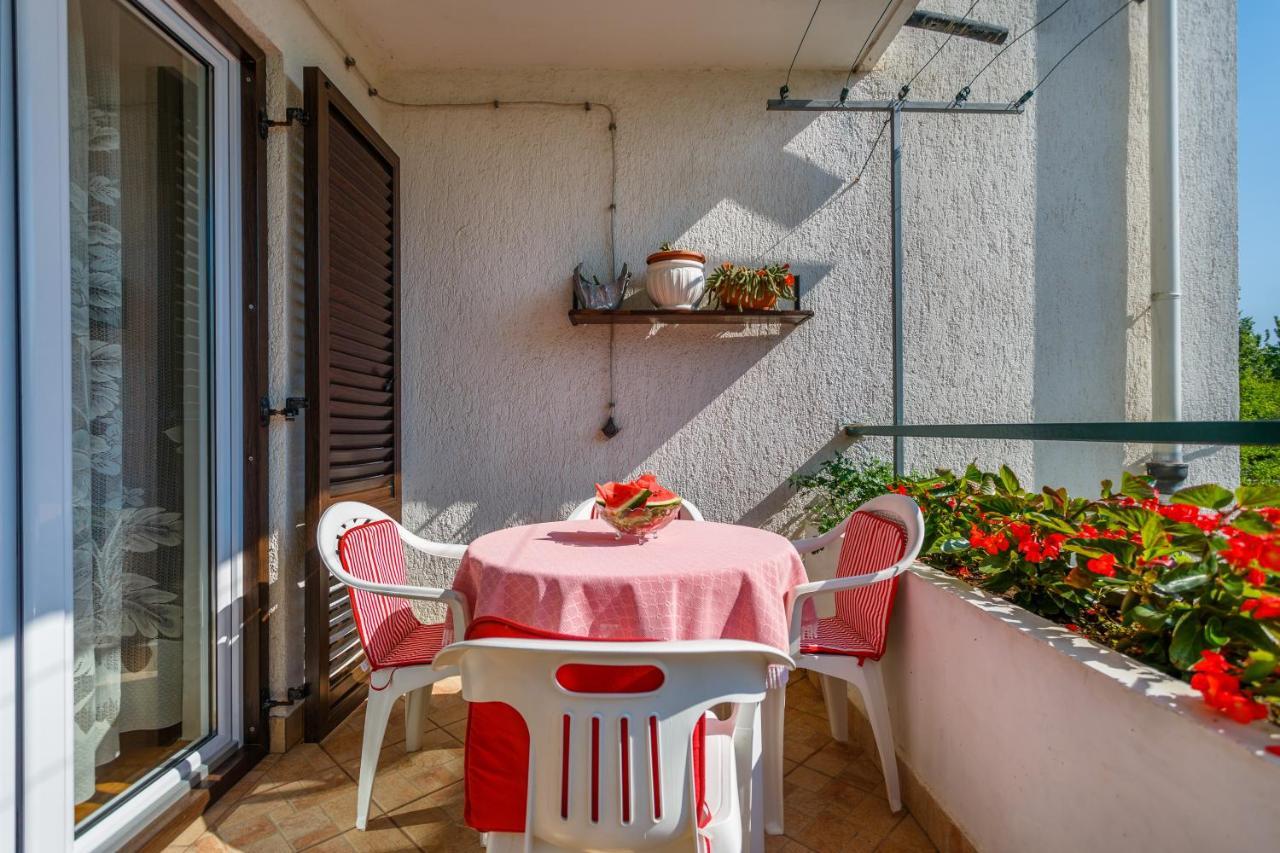 Apartment Dragica Крк Экстерьер фото